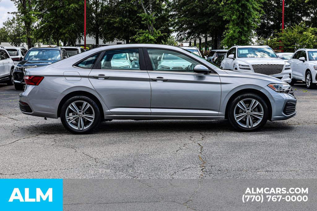 Used 2024 Volkswagen Jetta SE FWD image 9