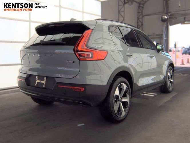 Used 2026 Volvo XC40 B5 Plus AWD/4WD image 3