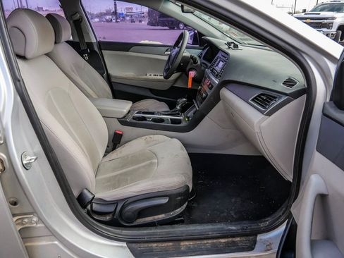 Used 2017 Hyundai Sonata SE FWD image 9