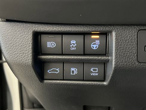 Used 2022 Toyota Avalon Limited image 35