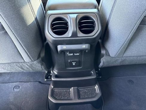 Used 2025 Jeep Wrangler Unlimited Sahara image 31