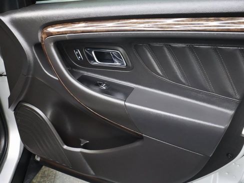 Used 2019 Ford Taurus Limited image 12