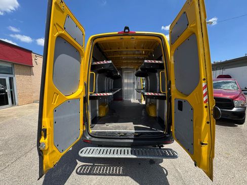 Used 2021 Mercedes-Benz Sprinter 2500 image 17