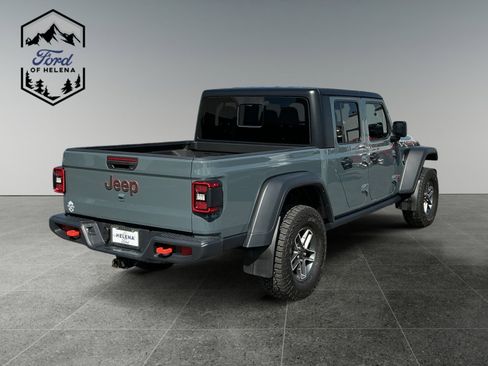 Used 2025 Jeep Gladiator Mojave w/ Convenience Group AWD/4WD image 5