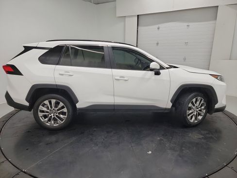 Used 2019 Toyota RAV4 XLE Premium w/ Cold Weather Package FWD image 11
