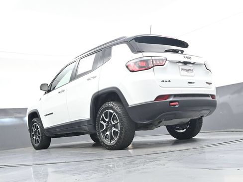 Used 2025 Jeep Compass Trailhawk w/ Trailhawk Convenience Group AWD/4WD image 47