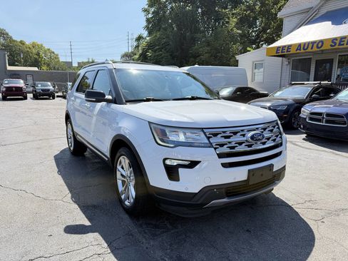 Used 2018 Ford Explorer XLT w/ Equipment Group 202A image 2