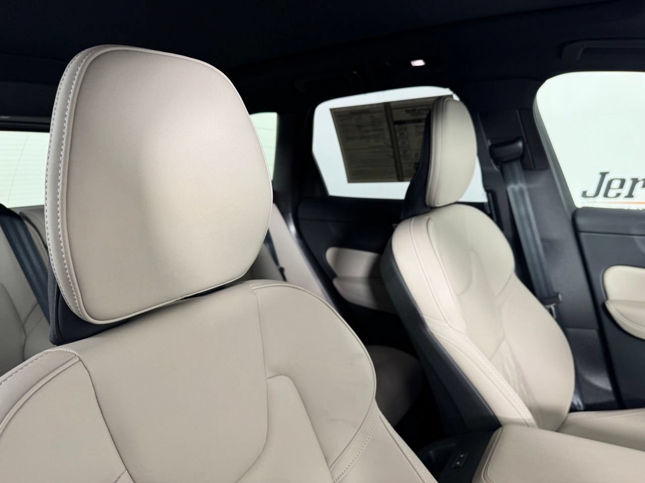 Used 2026 Volvo XC60 B5 Plus AWD/4WD image 32