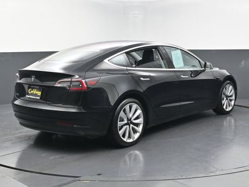 Used 2018 Tesla Model 3 Mid Range image 4