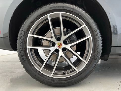 Used 2025 Porsche Macan image 27