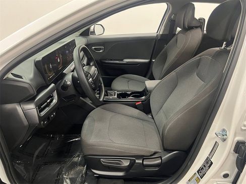 Used 2025 Kia K4 LXS image 10