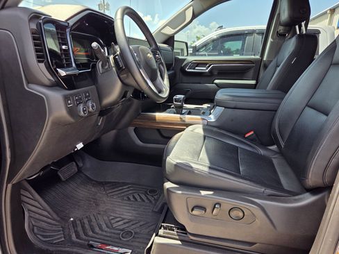 Used 2024 Chevrolet Silverado 1500 LT AWD/4WD image 8