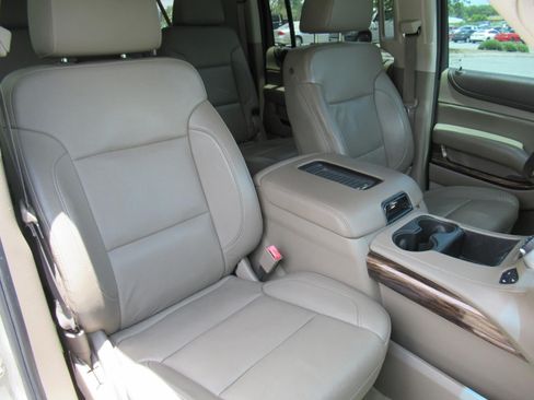 Used 2015 GMC Yukon XL SLT w/ HD Trailering Package RWD image 9