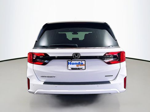 New 2026 Honda Odyssey Touring image 18
