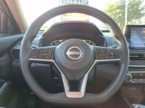Used 2023 Nissan Altima 2.5 SV FWD image 19