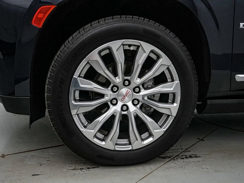 Used 2023 GMC Yukon Denali image 10