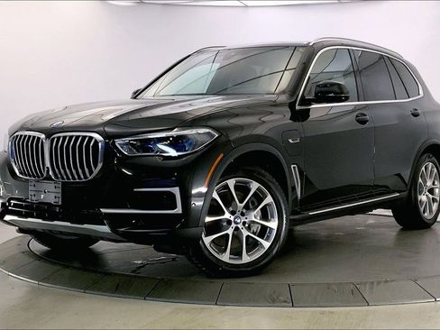 Certified 2023 BMW X5 xDrive45e w/ Executive Package image 11