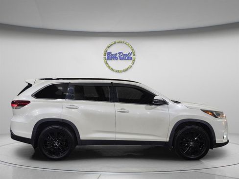 Used 2019 Toyota Highlander SE AWD/4WD image 6