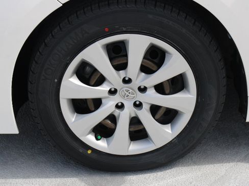 Certified 2021 Toyota Corolla LE image 9