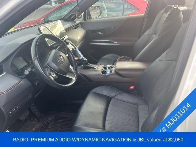 Used 2021 Toyota Venza XLE AWD/4WD image 2