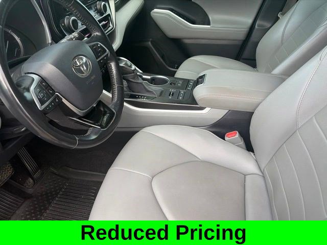 Used 2020 Toyota Highlander XLE AWD/4WD image 10