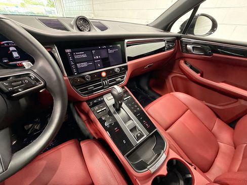 Certified 2026 Porsche Macan AWD/4WD image 27