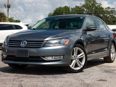 Used 2015 Volkswagen Passat 1.8T SE FWD image 1