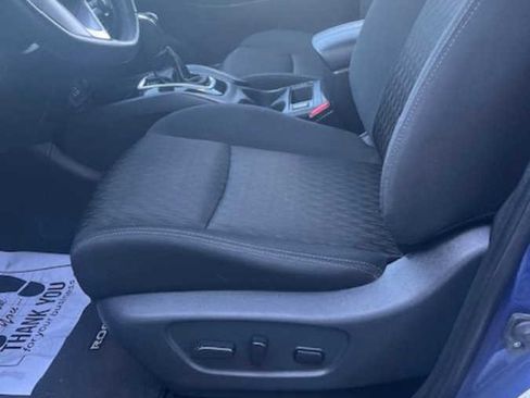Used 2018 Nissan Rogue SV image 5