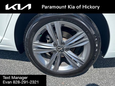 Used 2023 Volkswagen Jetta SE FWD image 9