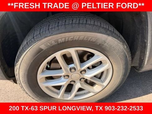 Used 2024 Jeep Grand Cherokee L Laredo RWD image 4