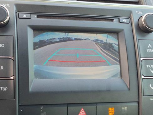 Used 2017 Toyota Camry LE FWD image 34