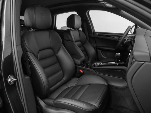 Used 2025 Porsche Macan image 18