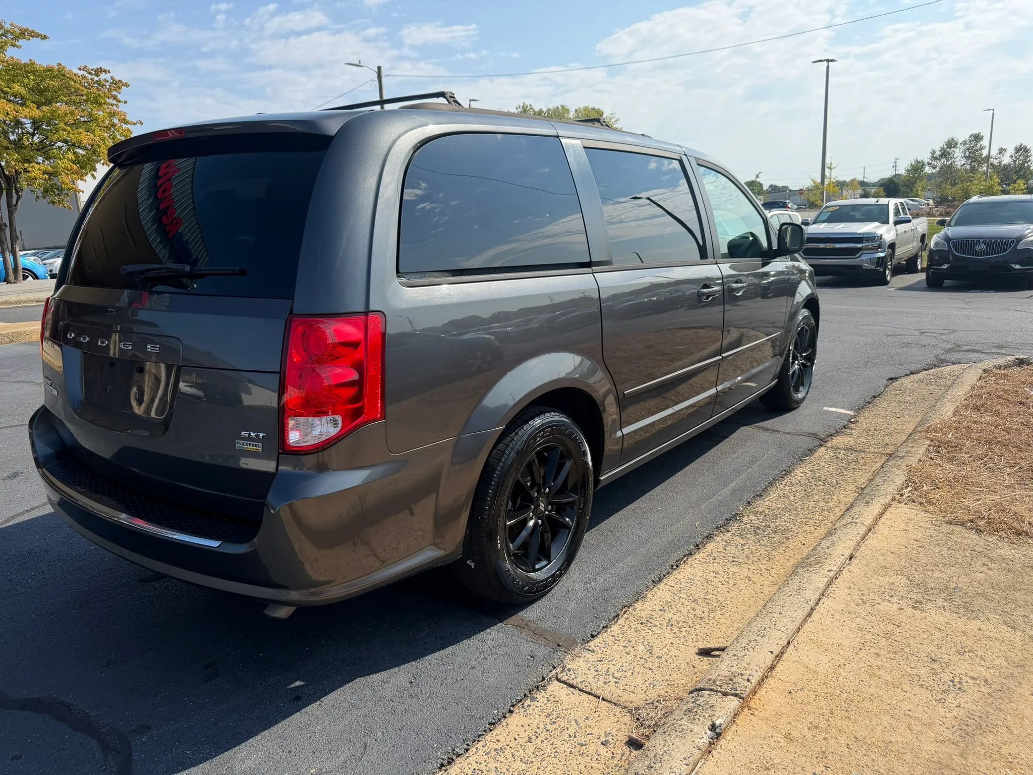 Used 2016 Dodge Grand Caravan SXT FWD image 7