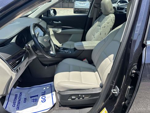 Used 2023 Cadillac XT4 Luxury w/ Cold Weather Package AWD/4WD image 8