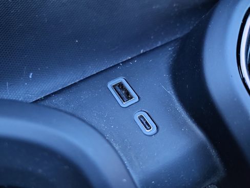 Used 2025 GMC Sierra 2500 AT4X image 28