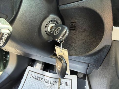 Used 2014 Toyota Corolla LE FWD image 18