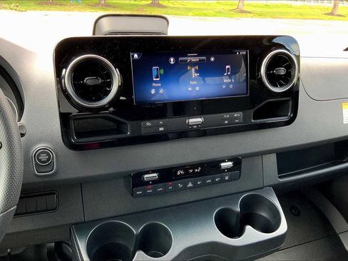 Used 2025 Mercedes-Benz Sprinter 2500 image 6