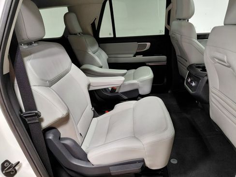 Certified 2025 Ford Expedition Max Platinum w/ Driver's Package AWD/4WD image 46
