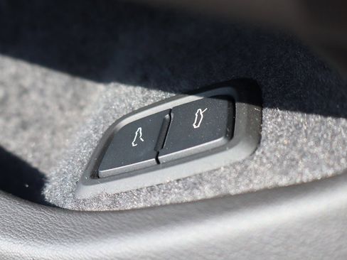 Used 2023 Chevrolet Corvette Stingray Convertible w/ 1LT image 19