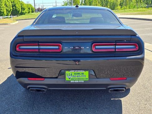 Used 2015 Dodge Challenger R/T Scat Pack w/ Leather Interior Group RWD image 4
