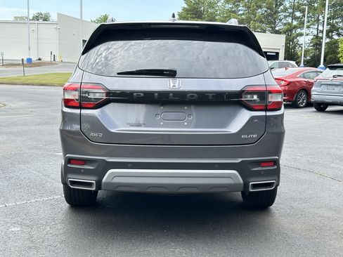 Used 2025 Honda Pilot Elite image 12