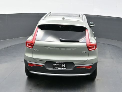 Used 2025 Volvo XC40 B5 Plus image 29