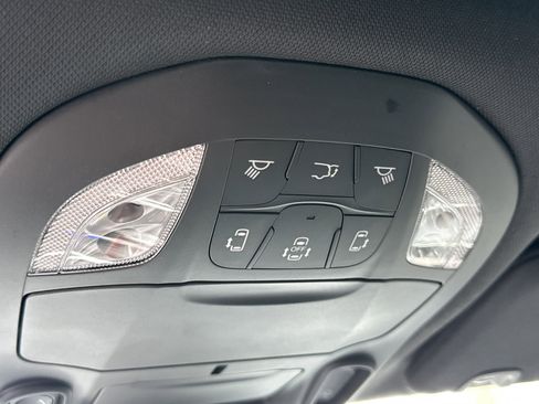 New 2026 Chrysler Pacifica Limited FWD image 10