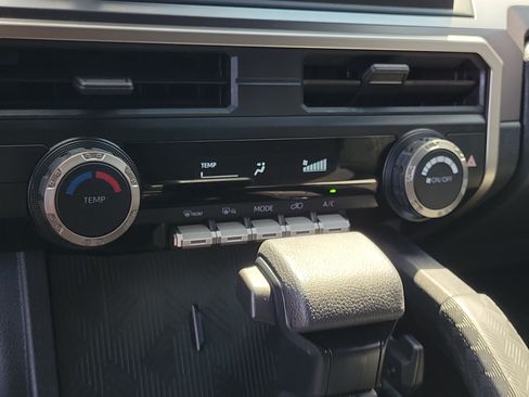Used 2025 Toyota 4Runner SR5 AWD/4WD image 27