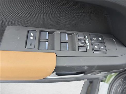 New 2026 Land Rover Defender 110 X-Dynamic SE AWD/4WD image 27