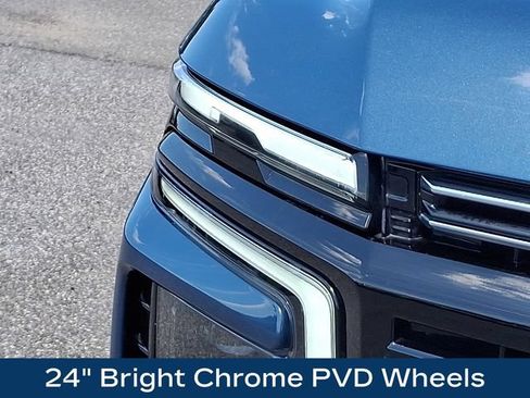 Used 2025 Chevrolet Suburban High Country AWD/4WD image 29