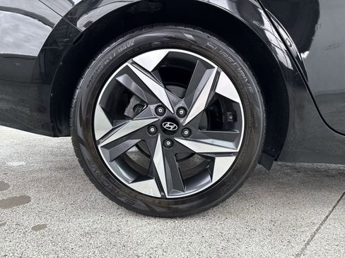 Used 2022 Hyundai Elantra Limited w/ Preferred Accessory Package image 41