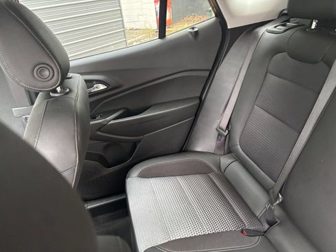 Used 2025 Chevrolet Trax LT w/ LT Convenience Package FWD image 35