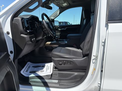 Used 2023 Chevrolet Silverado 1500 RST w/ Redline Edition AWD/4WD image 11