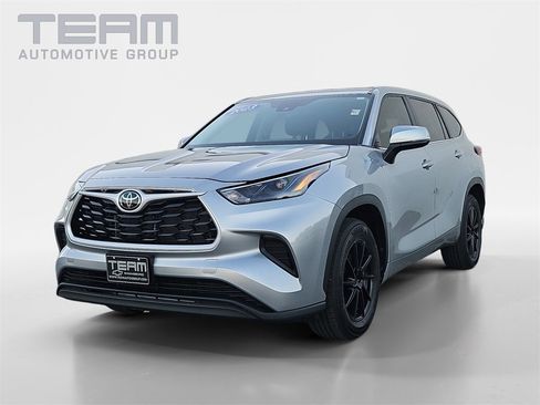 Used 2023 Toyota Highlander Platinum image 3